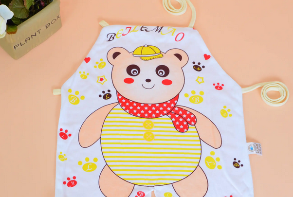肚围是穿在孩子的衣服里面好一些还是外面？