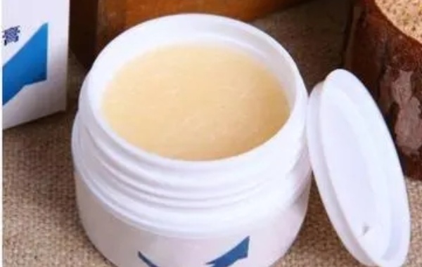 治疗婴儿湿疹的药物和成分因情况而异