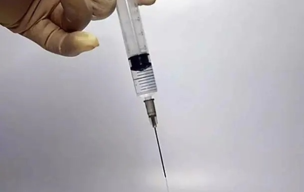 使用长效药物在来月经前7天注射降调节针
