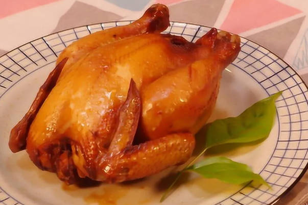 大蒜牛奶炖烤鸡是格鲁吉亚的美食