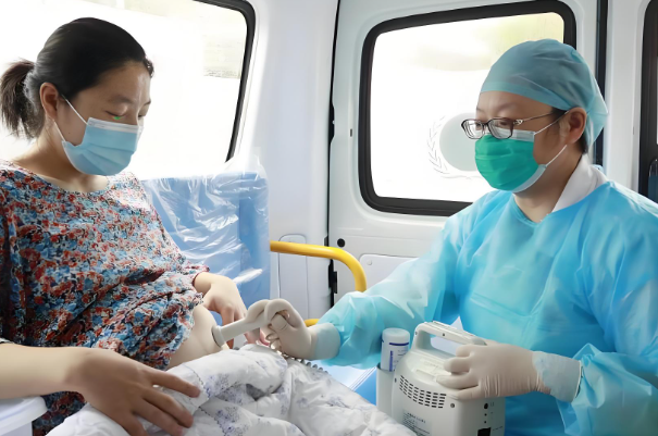 孕妇临产前在家打的120急救车的收费标准是什么？