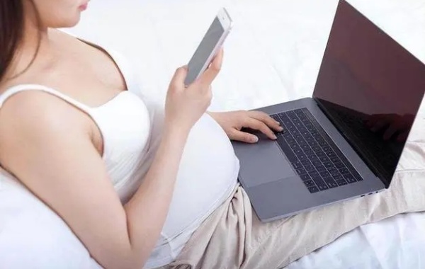 女职工刚怀孕怎样向公司请假一直到生呢？