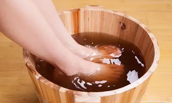 泡脚能促进卵巢恢复