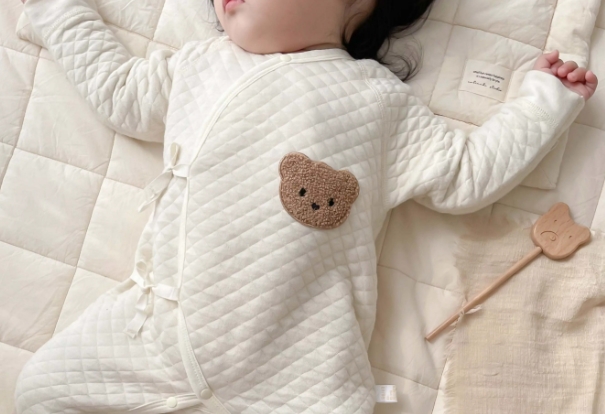 给婴儿挑选衣服也有标准
