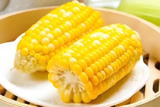 网传怀孕初期孕妇每天吃一根玉米能长胎是真的吗？