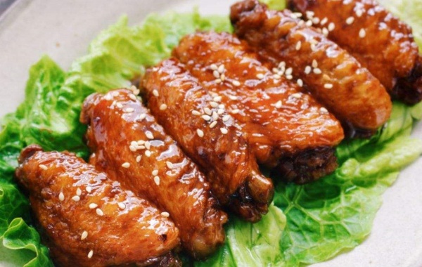 可乐鸡翅味道鲜美咸甜适宜