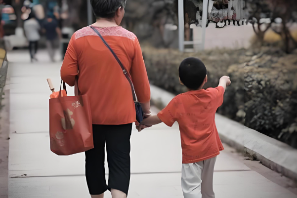 与公婆同住可以分担带娃压力
