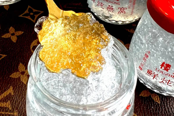 女人夏天吃燕窝6大好处不请自来，滋阴润肺舒服过伏天~