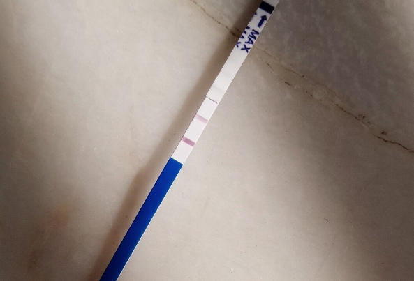 移植后试纸测出两条杠不一定成功怀孕