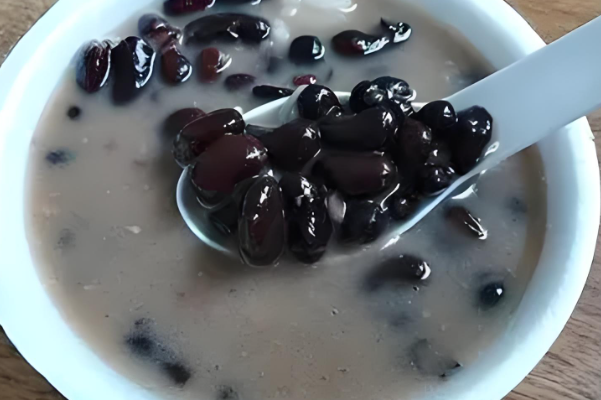 黑豆糯米粥可促进胚胎着床