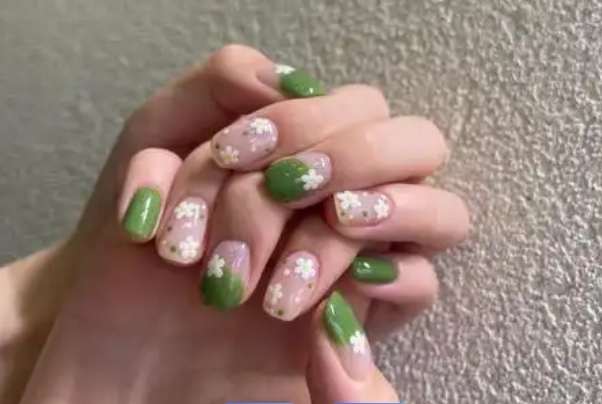 女人备孕期间想做美甲能行吗？