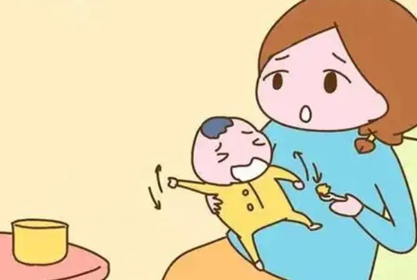 10个月宝宝不吃辅食一看到勺子就闭嘴能用奶嘴吗？