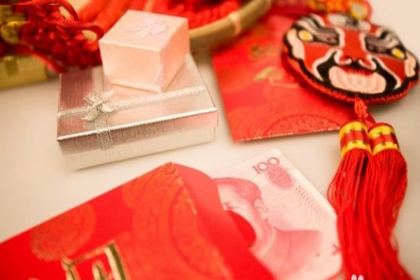 小孩满月办酒席送500元的红包吉利不?