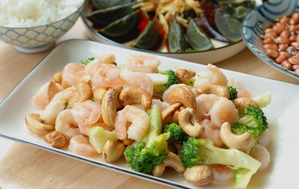 腰果炒虾仁易消化不会引起孕妇积食