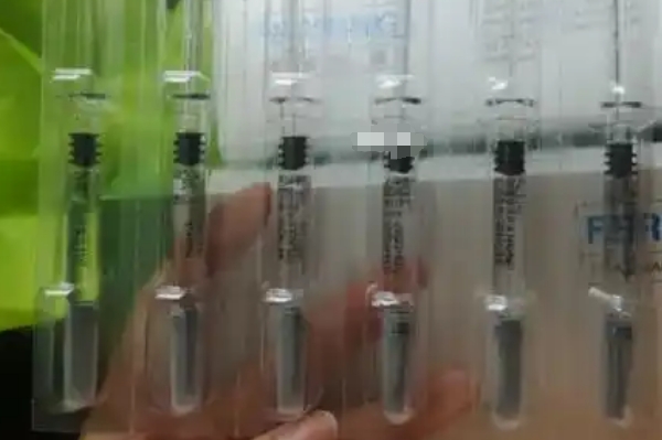 二代试管长方案打降调针后一个星期下面有少量血流出正常吗？