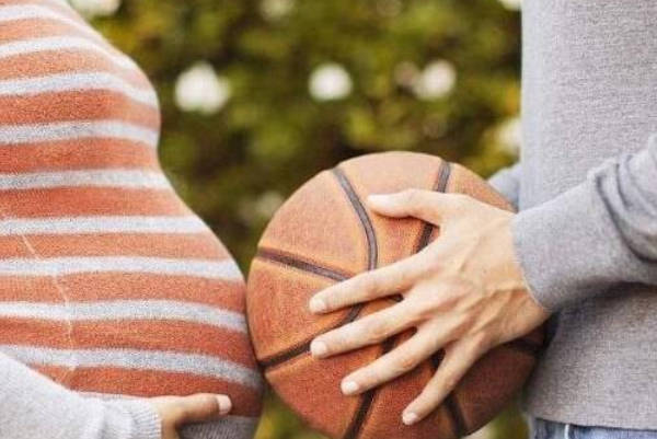  丈夫50岁妻子36岁可以生小孩